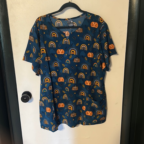 Zoe + Chloe EUC fall scrub top - Picture 1 of 3
